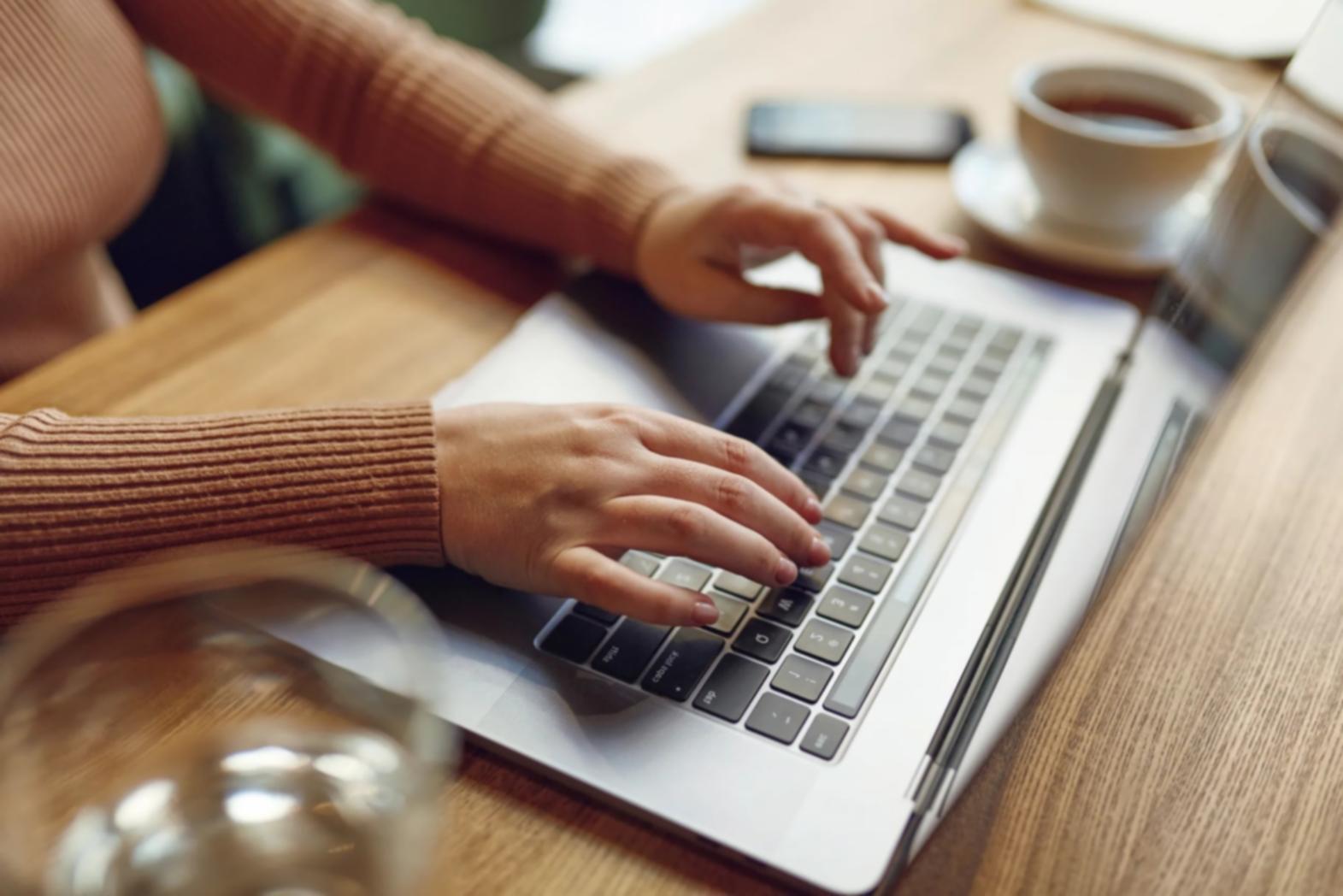 Yatırım stratejileri üzerine çalışan katılımcılar